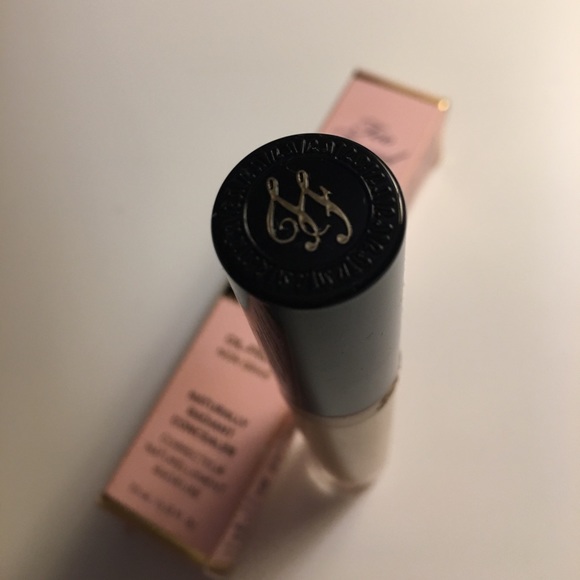 Too Faced Born This Way concealer - Picture 2 of 3